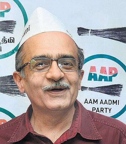 பிரசாந்த் பூஷன், யோகேந்திரா அரசியல் கட்சி தொடங்க முடிவு﻿