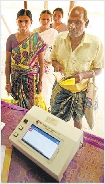 ரேஷன் கடைகளில் உள்ள﻿﻿ ‘பாயின்ட் ஆப் சேல்’ கருவி பயன்பாட்டின் நடைமுறைச் சிக்கல்கள் களையப்படுமா?﻿