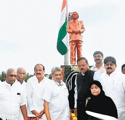 ராமேசுவரத்தில் தேசிய நினைவகம் அடிக்கல் நாட்டுவிழா﻿: கலாமின் கனவை நனவாக்க வேண்டும்﻿ - மத்திய அமைச்சர் வெங்கய்ய நாயுடு வலியுறுத்தல்﻿