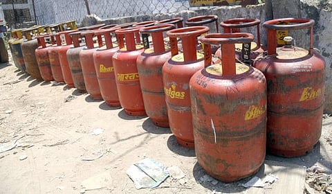 மானிய விலை எல்பிஜி சிலிண்டர் உயர்வு