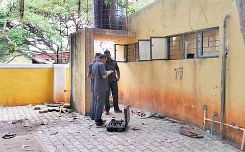 மைசூரு நீதிமன்ற வளாகத்தில் குண்டுவெடிப்பு﻿: வழக்கறிஞர்கள், பொதுமக்கள் பீதி﻿