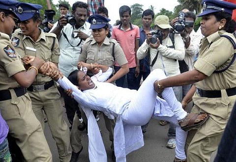சிறப்பு அந்தஸ்து வழங்க கோரி﻿﻿ ஆந்திராவில் முழு அடைப்பு: நூற்றுக்கணக்கானோர் கைது