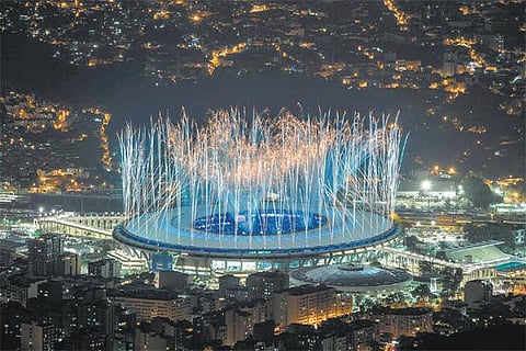 4 மணி நேரம் பிரம்மாண்ட நிகழ்ச்சி﻿﻿: மரங்கள் வளர்ப்பை வலியுறுத்திய ரியோ ஒலிம்பிக் தொடக்க விழா - தேசிய கொடியை ஏந்திச்சென்றார் அபிநவ் பிந்த்ரா