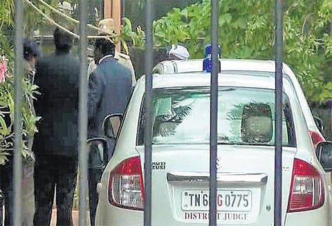 உயர் நீதிமன்ற உத்தரவின்படி﻿ கோவை ஈஷா யோகா மையத்தில் நீதிபதி விசாரணை﻿