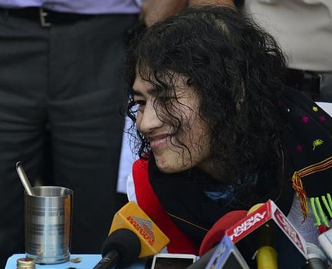 மணிப்பூரில் ஆயுதப்படை சிறப்பு அதிகாரம் ரத்தாகும் வரை வீட்டுக்கு சென்று தாயை சந்திக்க மாட்டேன்﻿: இரோம் ஷர்மிளா சபதம்﻿