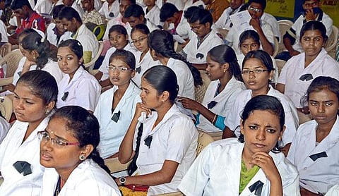 தமிழகத்தில் பிசியோதெரபி படித்துவிட்டு﻿ வேலையில்லாமல் அவதிப்படும் 40,000 இளைஞர்கள்