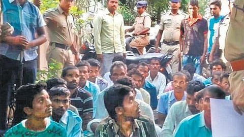 ஆந்திராவில் கைதான 32 தமிழர்களின் ஜாமீன் மனு தள்ளுபடி: கூடுதல் நீதிமன்றத்தை நாடியது தமிழக அரசு