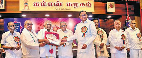 மாதம் ஒரு புத்தகம் வாங்குவதே தமிழ் பணியாற்றுவோருக்கு செய்யும் உயர்ந்த மரியாதை﻿: கம்பன் விழாவில் ப.சிதம்பரம் கருத்து﻿