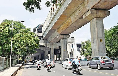 மெட்ரோ ரயில் சேவை தொடங்கவுள்ள﻿ சின்னமலை - விமான நிலையம் இடையே பேருந்து நிறுத்தம், சாலை பணிகள் மெத்தனம்﻿﻿