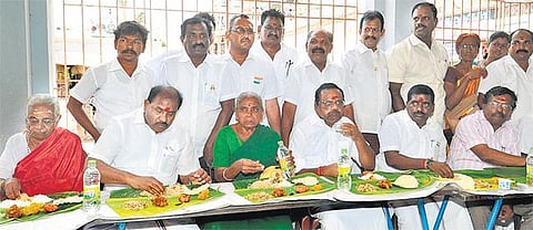 கோயில்களில் வழிபாடு, பொது விருந்து﻿﻿: அமைச்சர்கள் பங்கேற்பு﻿﻿