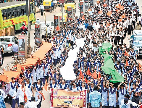 இந்திய ராணுவத்துக்கு எதிராக முழக்கம் எழுப்பியதாக ஆம்னஸ்டி அமைப்பு மீது தேச துரோக வழக்கு﻿: பெங்களூருவில் ஏபிவிபி அமைப்பினர் சாலை மறியல் போராட்டம்﻿