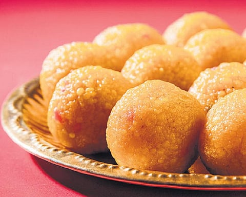 குழந்தைப்பாடல்: லட்டும் தட்டும்﻿