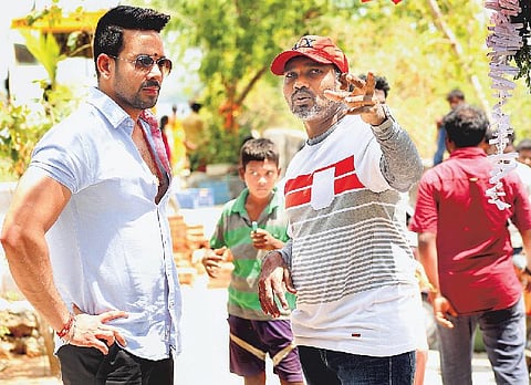 வேடிக்கை பார்ப்பவர்கள் மீதான கோபம்தான் ‘கடுகு’﻿: விஜய் மில்டன் நேர்காணல்