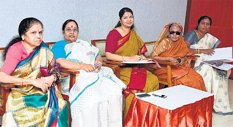 இருக்கை வசதி செய்து தராமல்﻿ சட்டப்பேரவைக்கு வருமாறு கருணாநிதிக்கு சவால் விடுவதா?﻿ - ஜெயலலிதாவுக்கு கனிமொழி கண்டனம்﻿