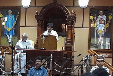 ஆளுநர் உரையுடன் தொடங்கியது புதுச்சேரி பட்ஜெட் கூட்டத்தொடர்: 20 நாட்கள் நடத்தக் கோரி அதிமுக போராட்டம்