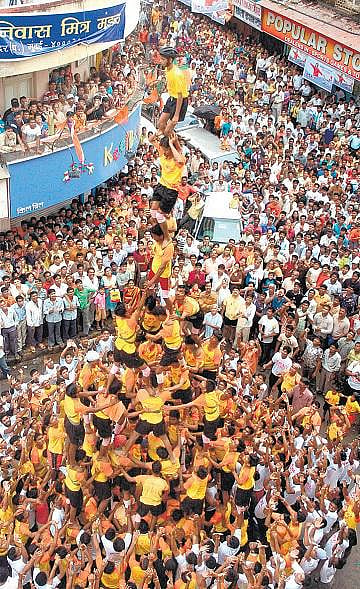 உறியடி திருவிழாவில் 20 அடிக்கும் உயரமாக மனித பிரமிடு அமைக்க கூடாது﻿: உச்ச நீதிமன்றம் திட்டவட்டம்﻿