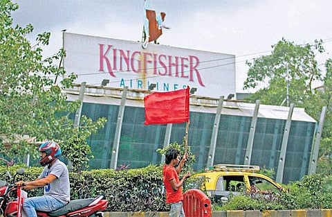 கிங்ஃபிஷர் ஏர்லைன்ஸ் வழக்கு: 8 வங்கிகளின் முன்னாள் தலைவர்களுக்கு சம்மன்- எஸ்ஐஎப்ஓ நடவடிக்கை﻿