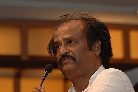பெண்களுக்கு வீடுகளிலும் பணியிடங்களிலும் சம உரிமை அவசியம்: ரஜினி