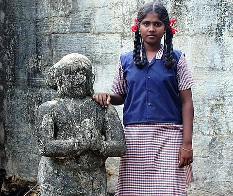 கோயிலை காத்தவருக்கு சிலை வைத்த சேதுபதி மன்னர்: ஆவணப்படுத்திய அரசுப் பள்ளி மாணவி