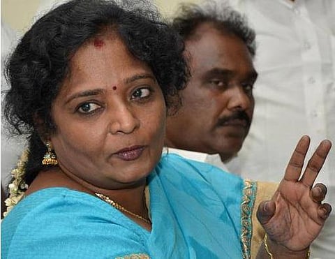 மனிதக் கழிவுகளை மனிதனே அகற்றும் பணியை ஒழிக்க தமிழக அரசு ஒத்துழைக்க வேண்டும்: தமிழிசை கோரிக்கை