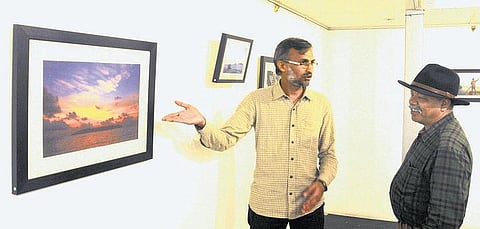கேமரா கடவுளானது... இயற்கை காணாமல் போனது!﻿