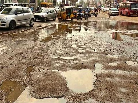 பருவமழை தொடங்குவதற்கு முன்பு﻿ சாலை பராமரிப்பு பணிகளை முடிக்க வேண்டும்﻿: மாநில நெடுஞ்சாலைத்துறை உத்தரவு﻿