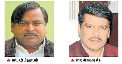 ஊழல் குற்றச்சாட்டால் அரசுக்கு சிக்கல்: உத்தரப் பிரதேசத்தில் 2 அமைச்சர்கள் பதவி நீக்கம்﻿- முதல்வர் அகிலேஷ் யாதவ் நடவடிக்கை﻿