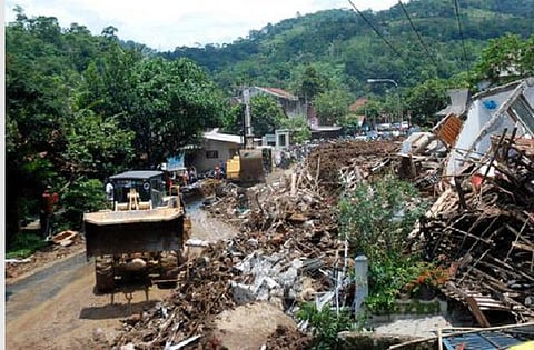 இந்தோனேசியாவில் வெள்ளம்,  நிலச்சரிவில் சிக்கி 19 பேர் பலி
