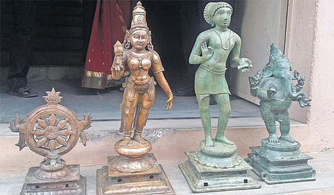 அமெரிக்காவில் இருந்து மீட்கப்பட்ட 4 ஐம்பொன் சிலைகள்﻿: கும்பகோணம் நீதிமன்றத்தில் ஒப்படைப்பு﻿ - பாதுகாப்பு மையத்தில் வைக்க நீதிபதி உத்தரவு﻿