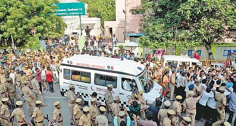 பிரேதப் பரிசோதனை முடிந்தது﻿: ராம்குமாரின் உடல் தந்தையிடம் ஒப்படைப்பு﻿ - சொந்த ஊரில் இன்று இறுதிச் சடங்கு﻿