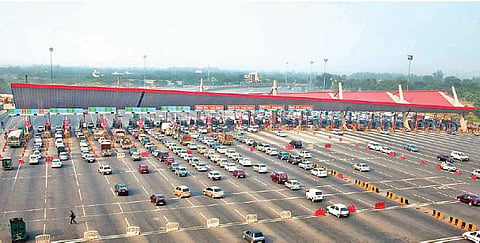 போக்குவரத்து நெரிசலைக் குறைக்க சுங்கக் கட்டணம் மாற்றி அமைப்பு﻿
