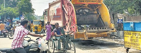 உள்ளாட்சித் தேர்தல் அறிவிப்பைத் தொடர்ந்து﻿ குப்பையை அகற்றுவதில் தீவிரம் காட்டும் மாநகராட்சி﻿