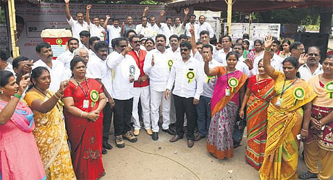 அங்கீகாரம் பெறாத மனைகள், வீடுகளை﻿ பத்திரப் பதிவு செய்ய அனுமதிக்க கோரி சென்னையில் உண்ணாவிரதம்﻿