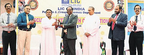 நலிவடைந்த மக்களுக்கான ‘ஆம் ஆத்மி பீமா யோஜனா’ திட்டத்தில் 15 லட்சம் பேரை சேர்க்க இலக்கு: எல்ஐசி மண்டல மேலாளர் தகவல்