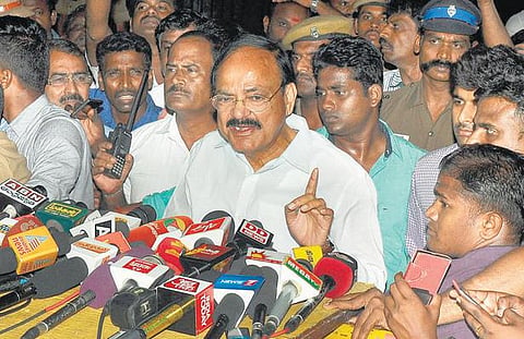 யாரும் வதந்திகளை பரப்ப வேண்டாம்: முதல்வர் உடல்நிலையில் முன்னேற்றம் - மத்திய அமைச்சர் வெங்கய்ய நாயுடு தகவல்