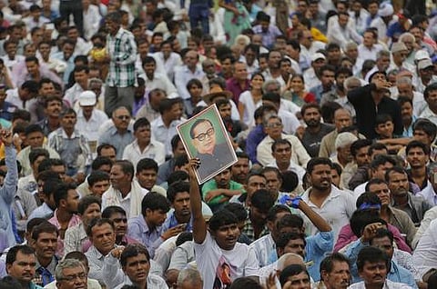 குஜராத்தில் பவுத்த சமயத்தைத் தழுவிய 300 தலித்துகள்