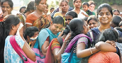 சென்னை கிண்டியில் அதிவேகமாக வந்த தண்ணீர் லாரி மோதி 3 மாணவிகள் பலி: கல்லூரிக்கு நடந்து சென்றபோது சோகம்