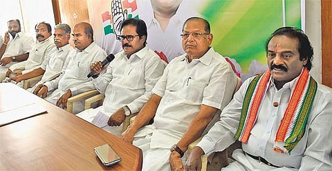 உள்ளாட்சித் தேர்தலில் திமுகவுடன் கூட்டணி வேண்டாம்: காங்கிரஸ் மாவட்டத் தலைவர்கள் போர்க்கொடி