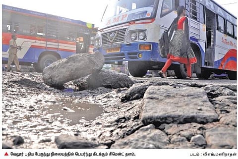 வேலூர் மாநகராட்சியின் அலட்சியப் போக்கால்﻿ உருக்குலைந்த புதிய பேருந்து நிலையம்﻿: நோய் பரப்பும் கழிப்பறைகளால் பயணிகள் அச்சம்﻿