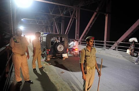 வாரணாசியில் பாலம் உடைந்ததாகக் கிளம்பிய புரளியால் நெரிசல்: 25 பேர் உயிரிழப்பு, 100 பேர் காயம்