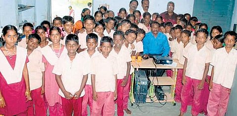 ‘இந்து’ தமிழ் இணையதளத்தில் வெளிவரும் ‘அன்பாசிரியர்’ தொடர் எதிரொலி﻿: அரசுப் பள்ளிகளுக்கு கொடுத்து உதவிய கரங்கள்﻿