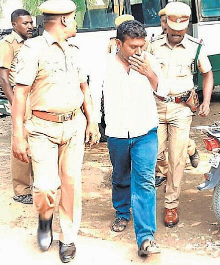 இளைஞரை துப்பாக்கியால் சுட்டுக்கொன்ற சம்பவம்﻿: சரணடைந்த ரபீக்கை 4 நாள் காவலில் விசாரிக்க அனுமதி﻿