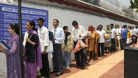 அமெரிக்க விசா பெற டிசம்பர் வரை கூடுதல் நேர்காணல் நேரம்﻿