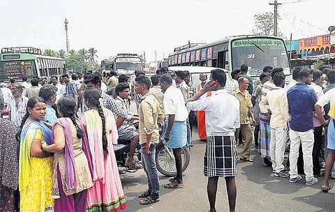 உசிலம்பட்டியில் ஆட்டோ மீது பேருந்து மோதி 4 பெண்கள் பலி
