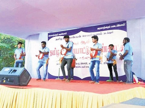 தமிழை இசைத்த இளைஞர்கள்!﻿