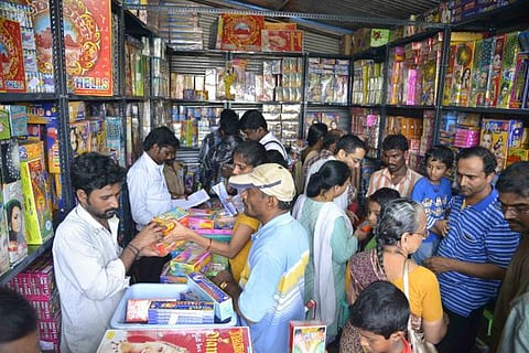 பட்டாசு கடைகளுக்கு கடுமையான விதிமுறைகள்﻿