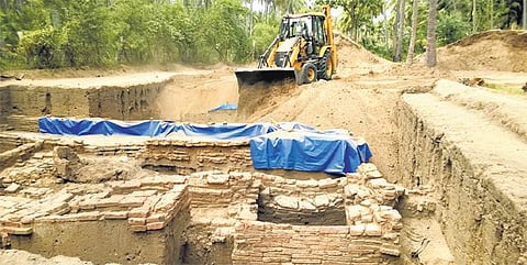 தனியாரிடம் ஒப்படைப்பதற்காக﻿ கீழடி அகழ்வாய்வு இடங்கள் மூடல்﻿: மூன்றாம் கட்ட ஆய்வுக்கு அனுமதி எதிர்பார்ப்பு﻿