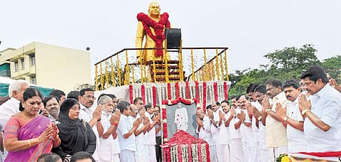 சென்னையில் 109-வது ஜெயந்தி விழா﻿: பசும்பொன் தேவர் சிலைக்கு அரசியல் கட்சியினர் மரியாதை﻿
