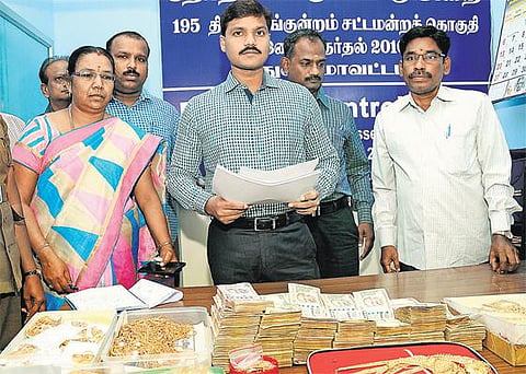 திருப்பரங்குன்றம் தொகுதியில் வாகன சோதனை: 3 கிலோ தங்கம், ரூ.19 லட்சம் பறிமுதல் - கண்காணிப்புக் குழுவினர் நடவடிக்கை