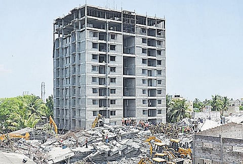 கட்டிடத்தைத் தரைமட்டமாக்கும் பலே தொழில்நுட்பம்!﻿